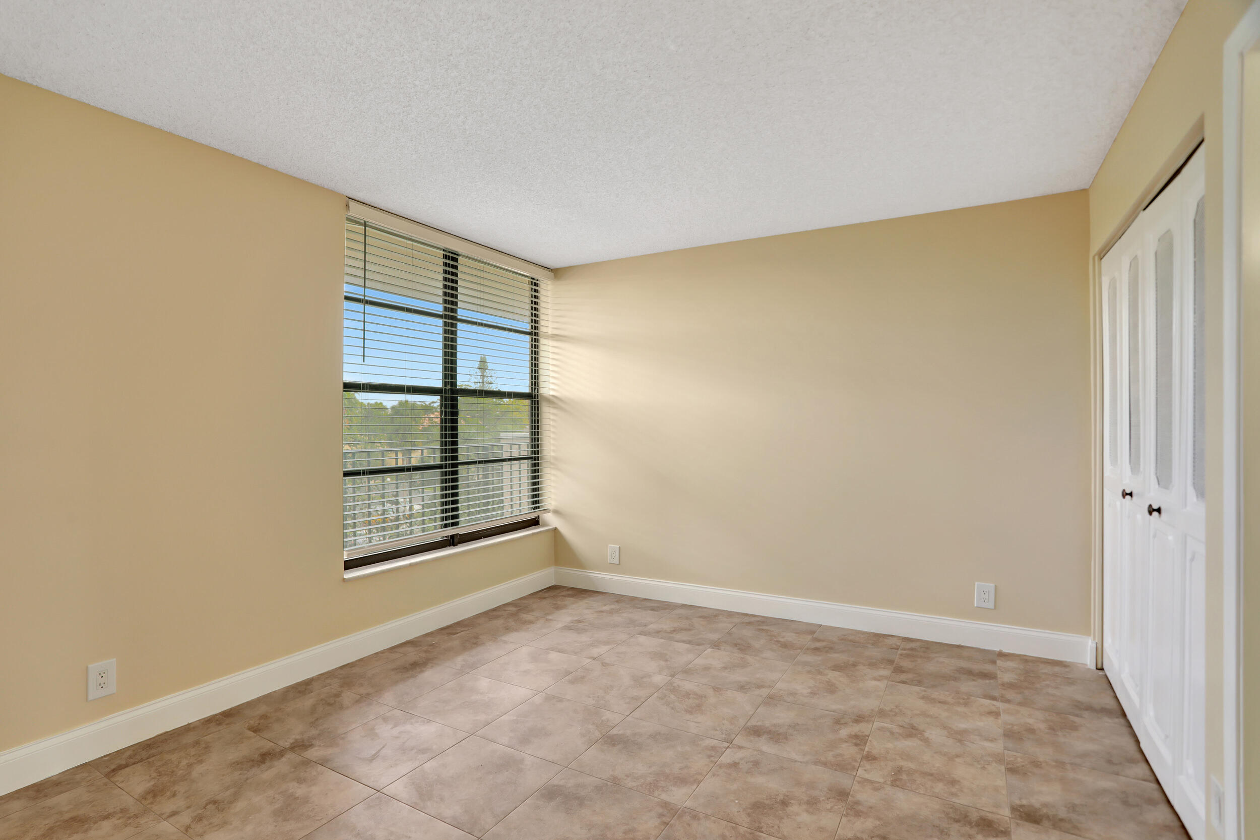 3 Royal Palm Way, Unit 403 Boca Raton, FL 33432 - Photo 10 of 41 19_001l1454