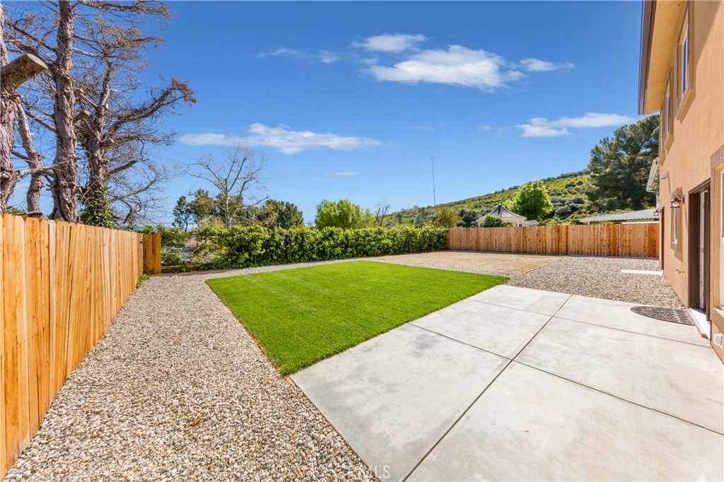 26210 Larkhaven Place Newhall, CA 91321 - Photo 25 of 29 a view of a backyard