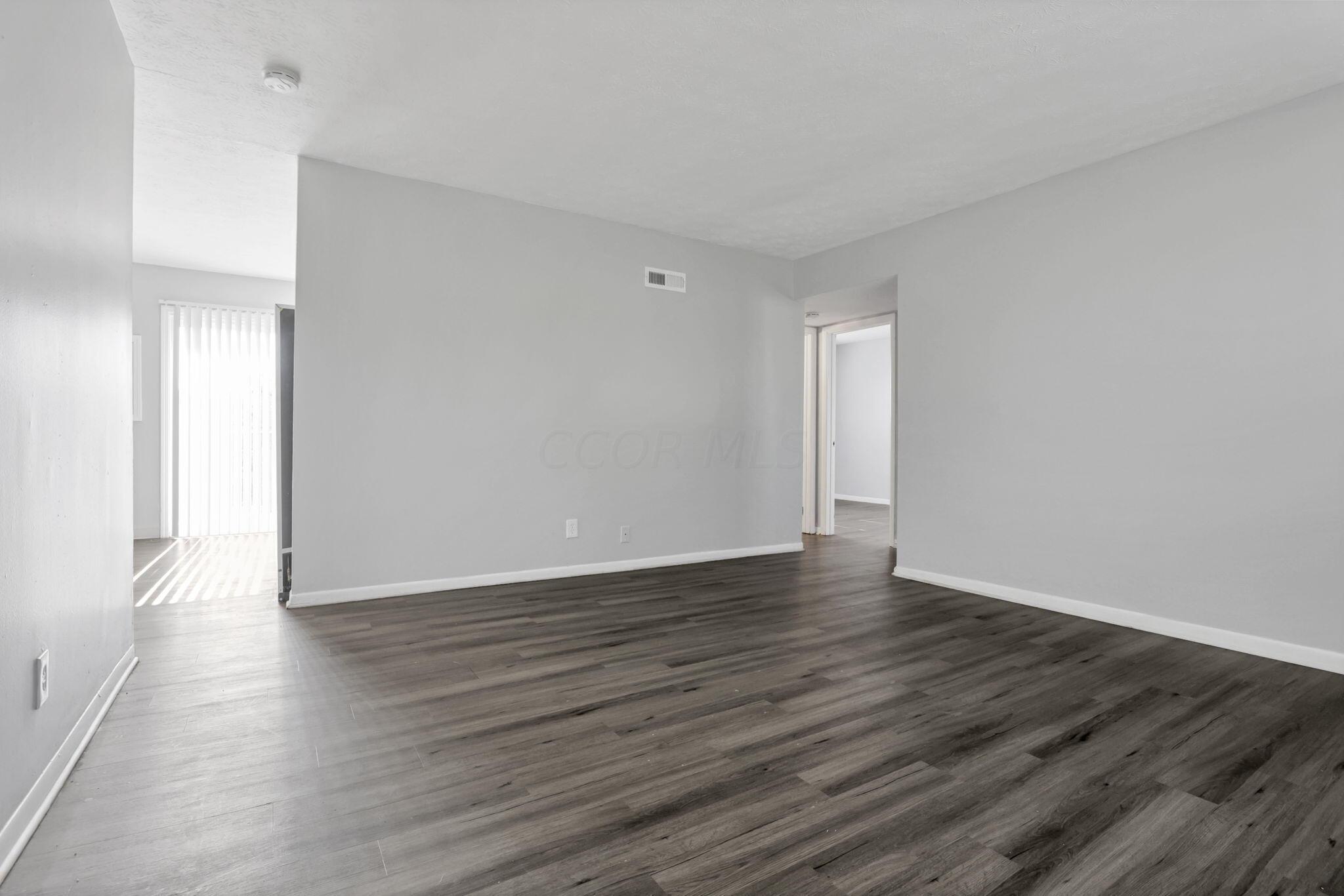 690 Kingsford Road Columbus, OH 43204 - Photo 9 of 80 12-web-or-mls-011A9398