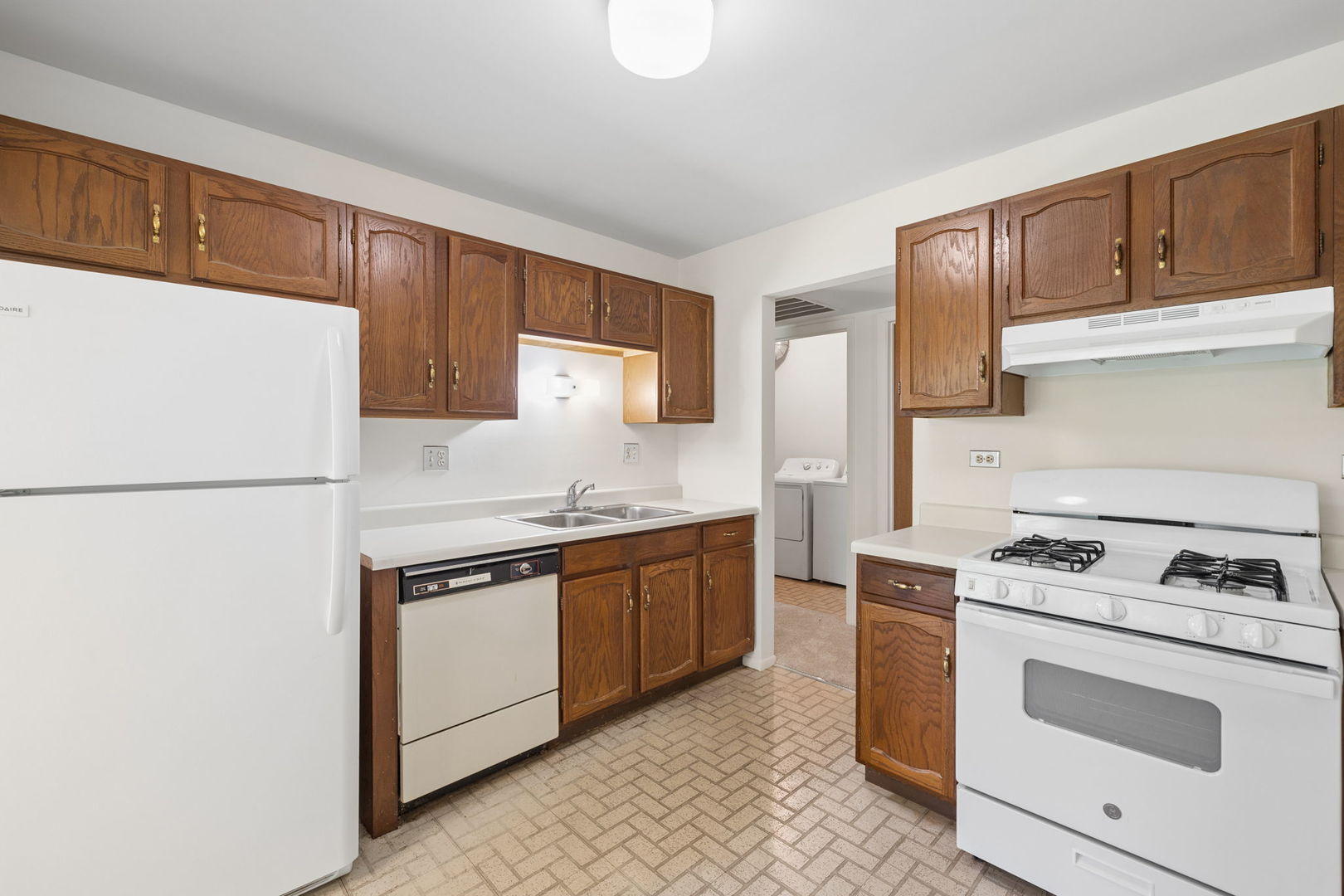 1575 Stonehill Court, Unit A Wheaton, IL 60189 - Photo 9 of 27