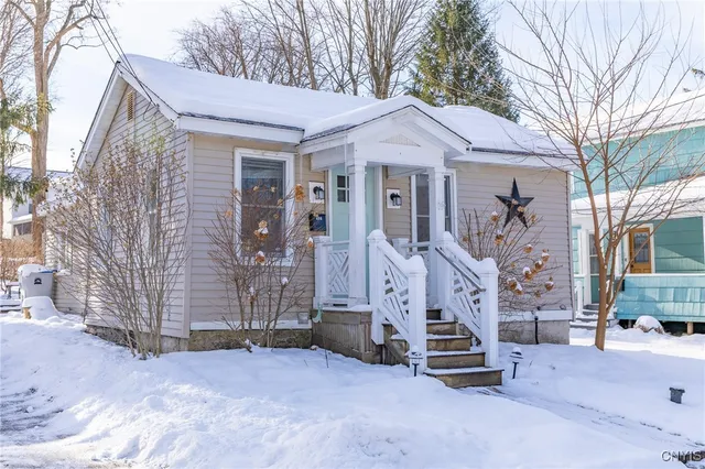 $179,500 | 406 Elm Street, Manlius, NY 13066