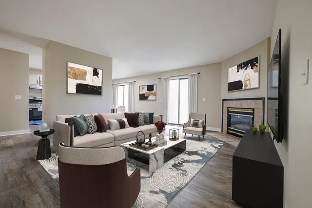 $199,900 | 2366 South Street, Unit D, Elgin, IL 60123