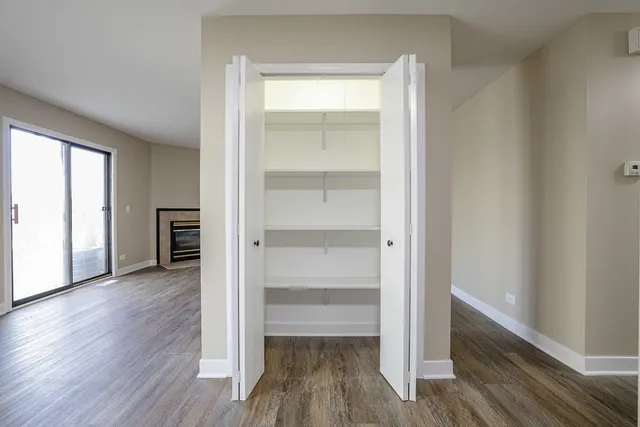 $199,900 | 2366 South Street, Unit D, Elgin, IL 60123