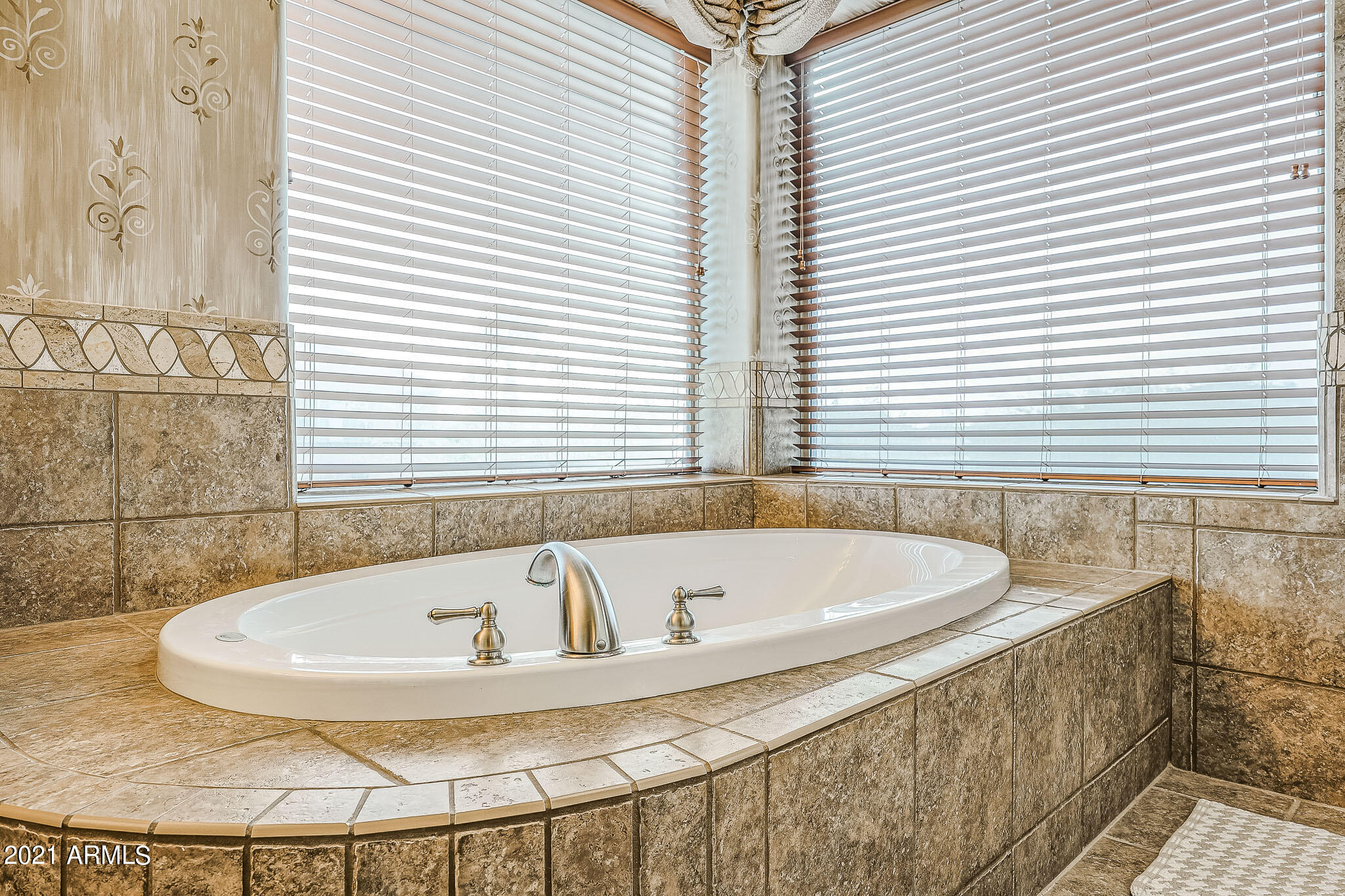 18377 West Piedmont Road Goodyear, AZ 85338 - Photo 47 of 68 Primary Bathtub