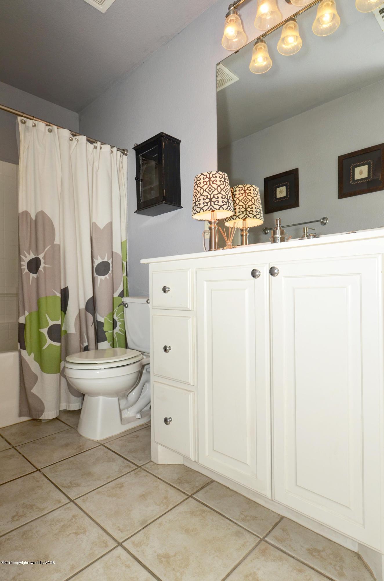 6500 Rally Road Amarillo, TX 79119 - Photo 17 of 25 17 Bathroom