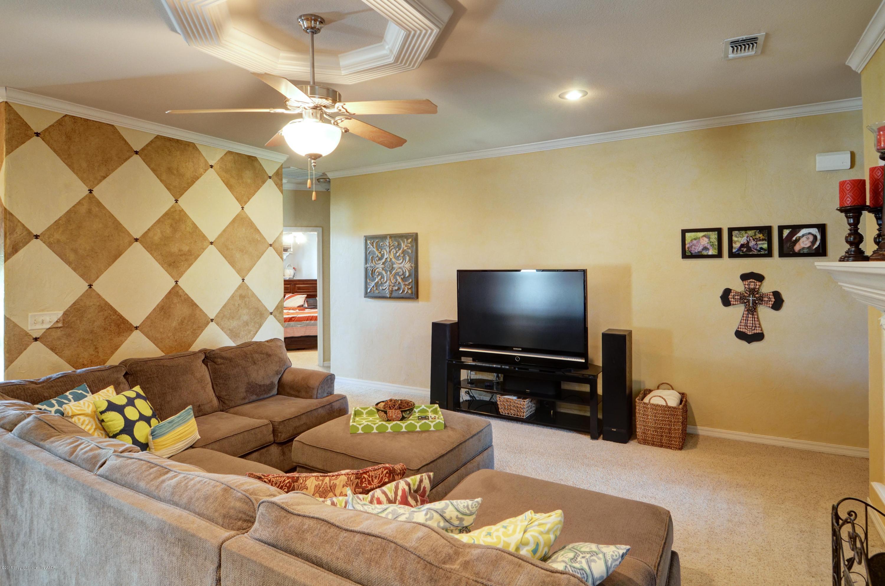 6500 Rally Road Amarillo, TX 79119 - Photo 4 of 25 04 Living Room