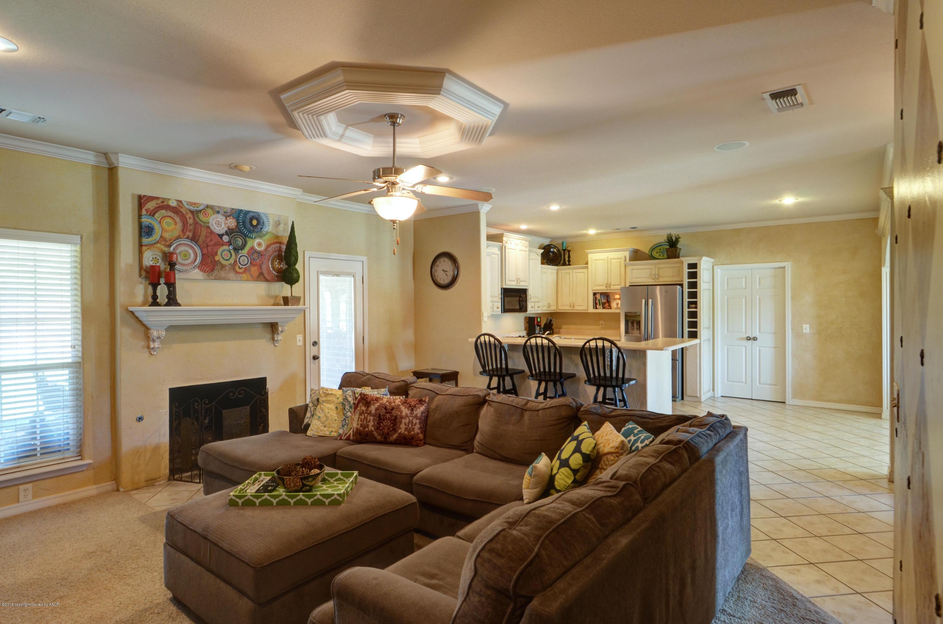 6500 Rally Road Amarillo, TX 79119 - Photo 7 of 25 07 LR Kitchen
