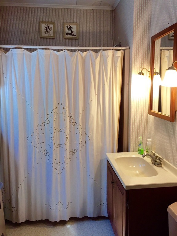 112 Hampton Street Auburn, MA 01501 - Photo 12 of 30