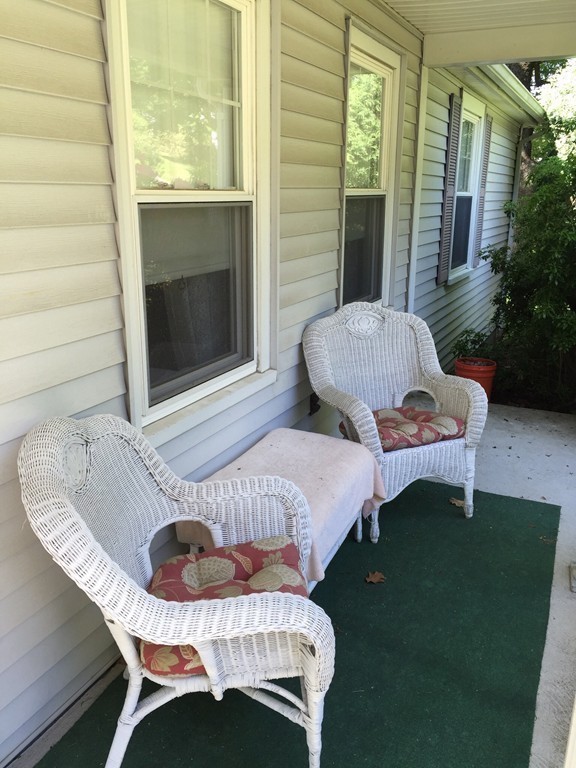 112 Hampton Street Auburn, MA 01501 - Photo 4 of 30