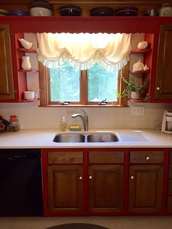 112 Hampton Street Auburn, MA 01501 - Photo 8 of 30