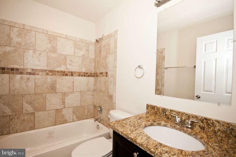 7518 Riddle Avenue Baltimore, MD 21224 - Photo 17 of 30 Bath