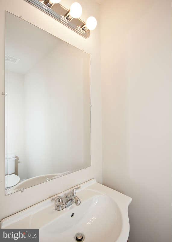 7518 Riddle Avenue Baltimore, MD 21224 - Photo 20 of 30 Bath
