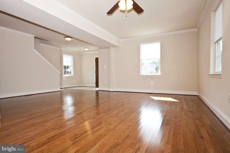 7518 Riddle Avenue Baltimore, MD 21224 - Photo 6 of 30 Living Room