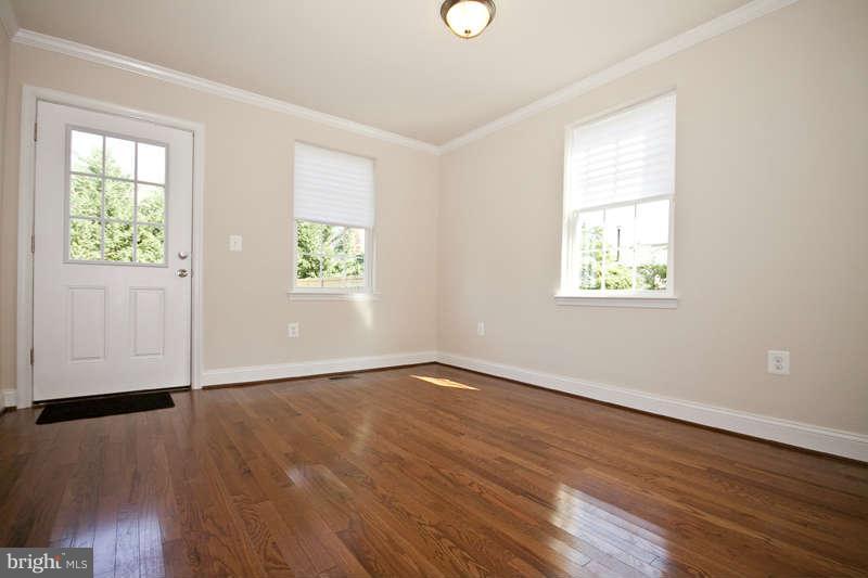 7518 Riddle Avenue Baltimore, MD 21224 - Photo 8 of 30 Interior General
