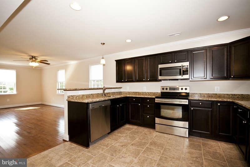7518 Riddle Avenue Baltimore, MD 21224 - Photo 10 of 30 Kitchen