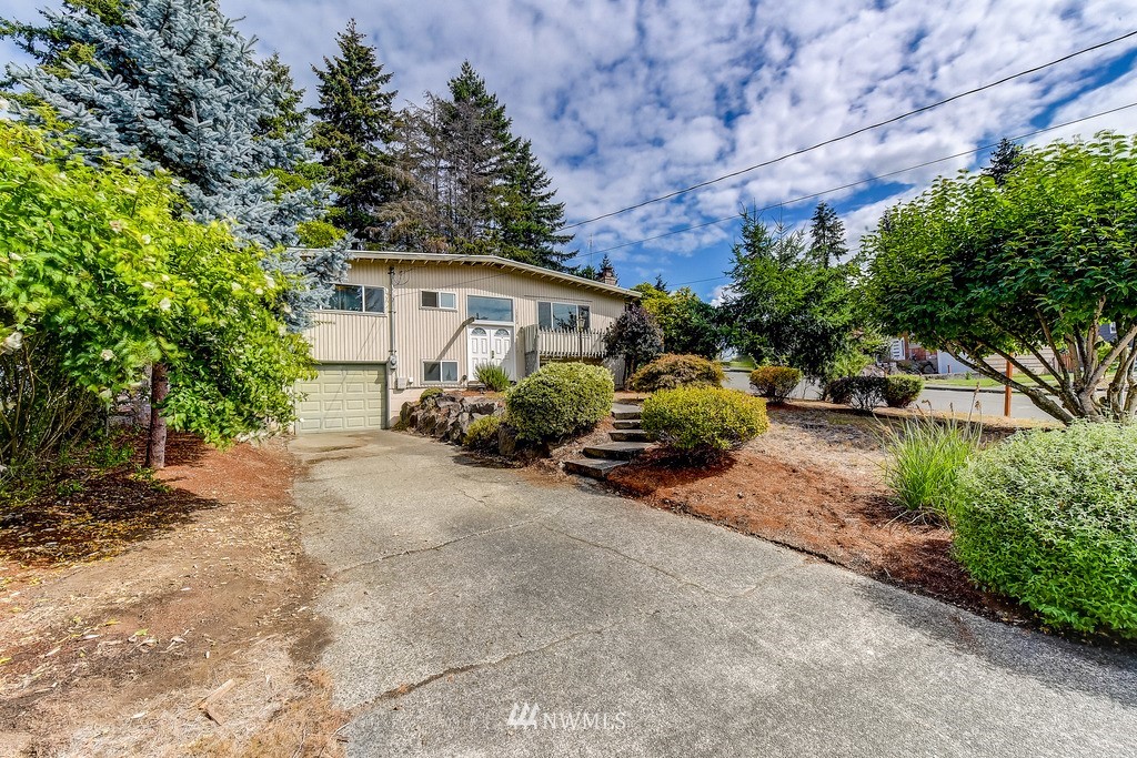 12824 Southeast 158th Street Renton, WA 98058 - Photo 2 of 21 Gallery Image 2
