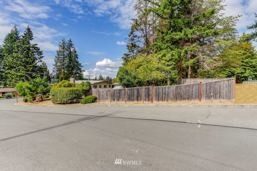 12824 Southeast 158th Street Renton, WA 98058 - Photo 3 of 21 Gallery Image 3
