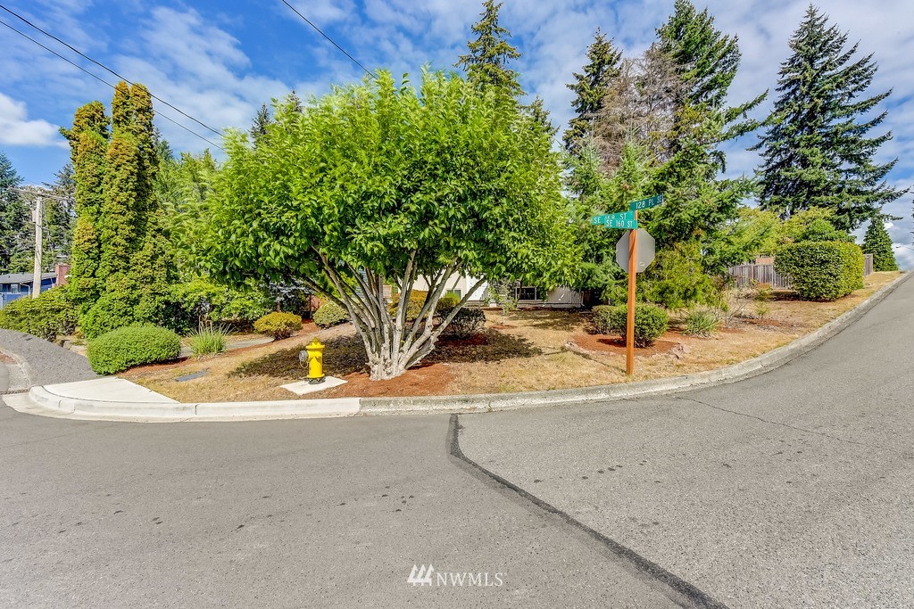 12824 Southeast 158th Street Renton, WA 98058 - Photo 5 of 21 Gallery Image 5