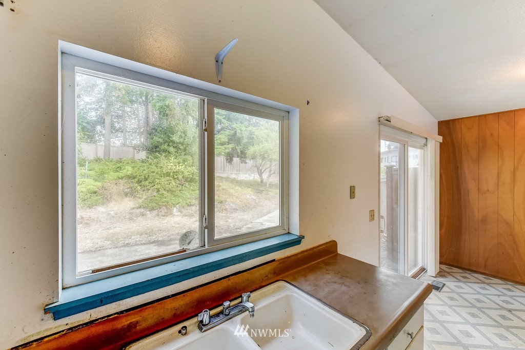 12824 Southeast 158th Street Renton, WA 98058 - Photo 9 of 21 Gallery Image 9