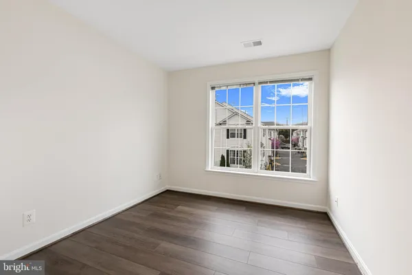 $3,300 | 5036 Greenhouse Terrace, Centreville, VA 20120