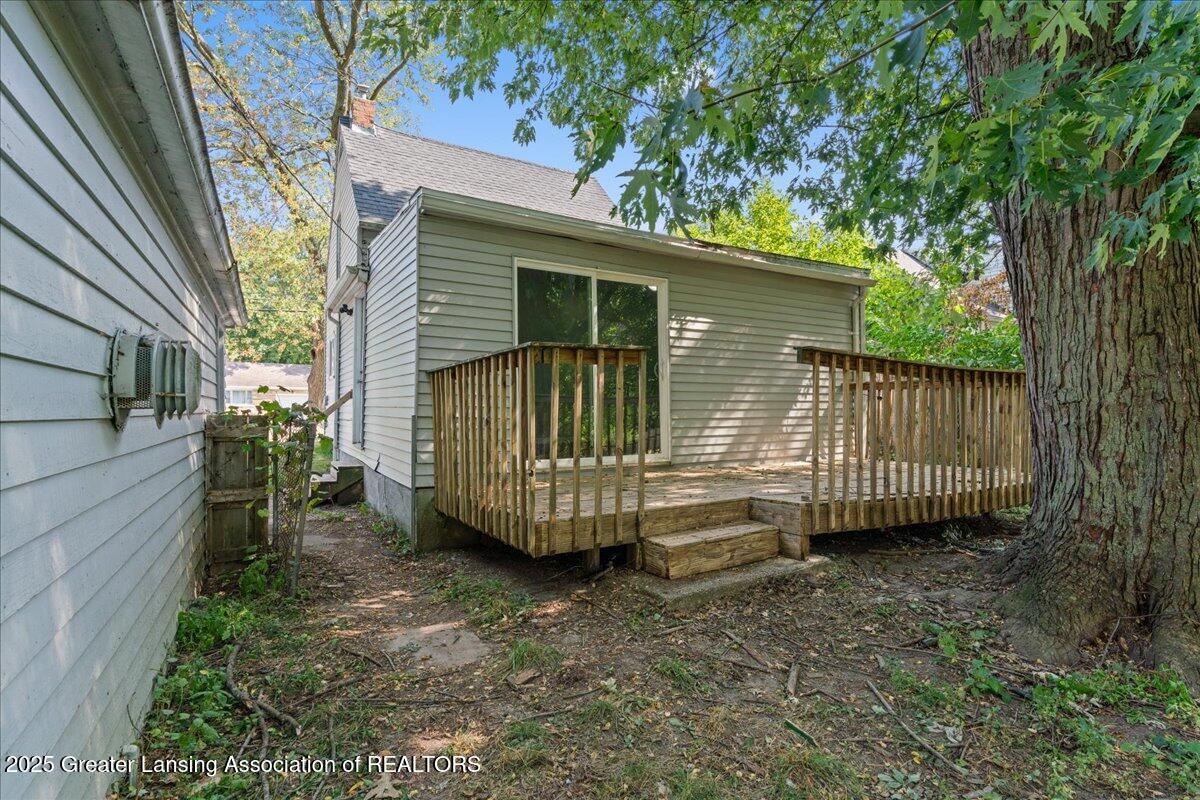 3312 Pleasant Grove Road Lansing, MI 48910 - Photo 27 of 33 Deck