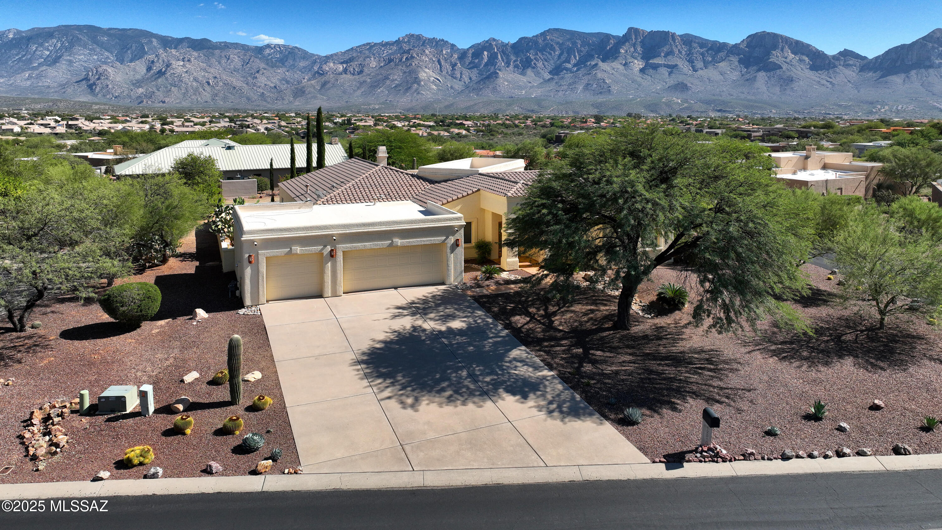 12510 North Piping Rock Road Tucson, AZ 85755 - Photo 1 of 47