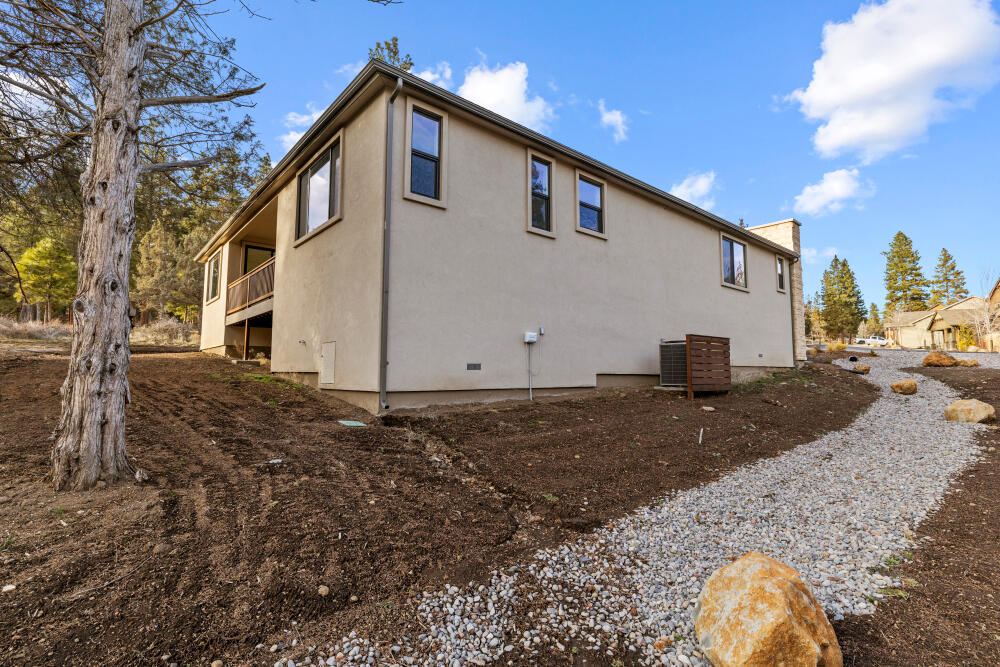 1092 Timber Ridge Loop Klamath Falls, OR 97601 - Photo 6 of 79