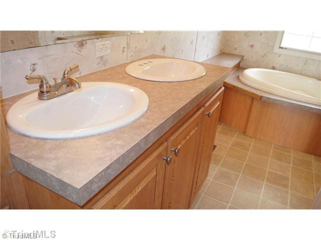 341 Butler Lake Road Reidsville, NC 27320 - Photo 12 of 16 Master Bath/Spa.