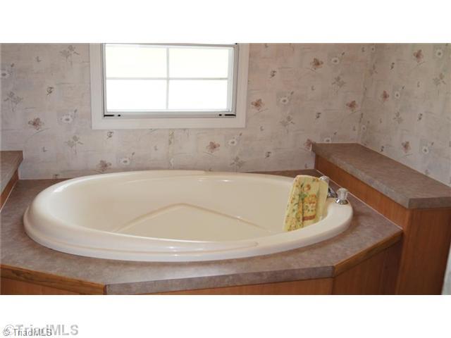 341 Butler Lake Road Reidsville, NC 27320 - Photo 13 of 16 Master Bath/Spa.
