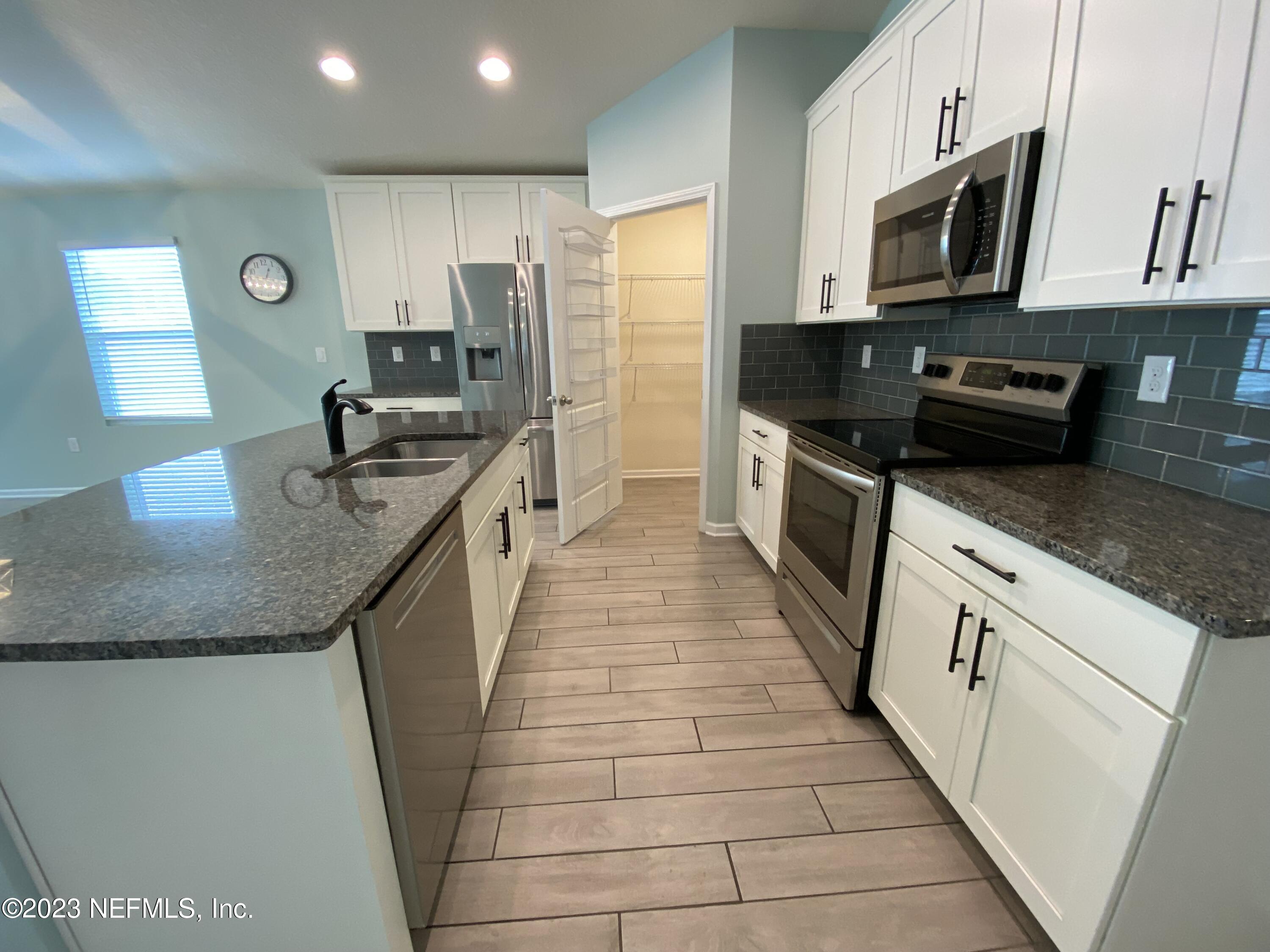 46 Eagle Spring Court St. Augustine, FL 32084 - Photo 6 of 40 KITCHEN