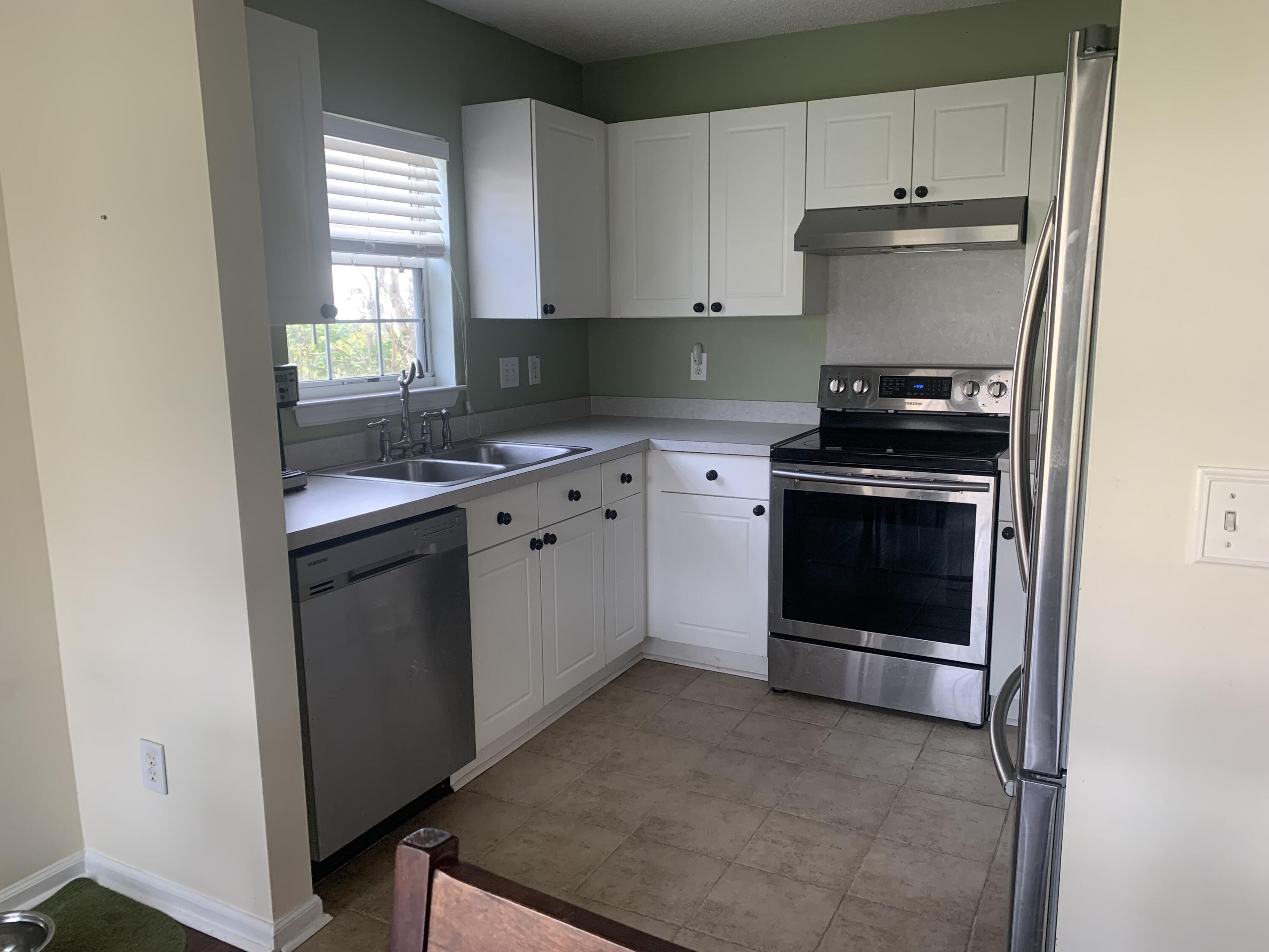 527 Carters Grove Road Charleston, SC 29414 - Photo 7 of 22 IMG-8402