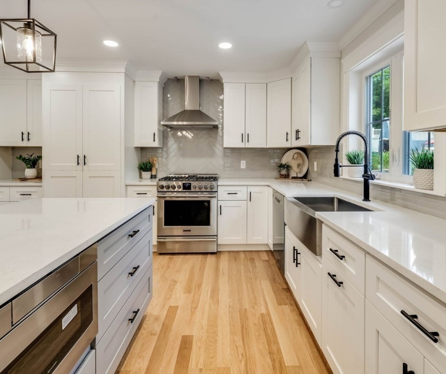125 Greenwood Road Andover, MA 01810 - Photo 3 of 37 Gallery Image 3