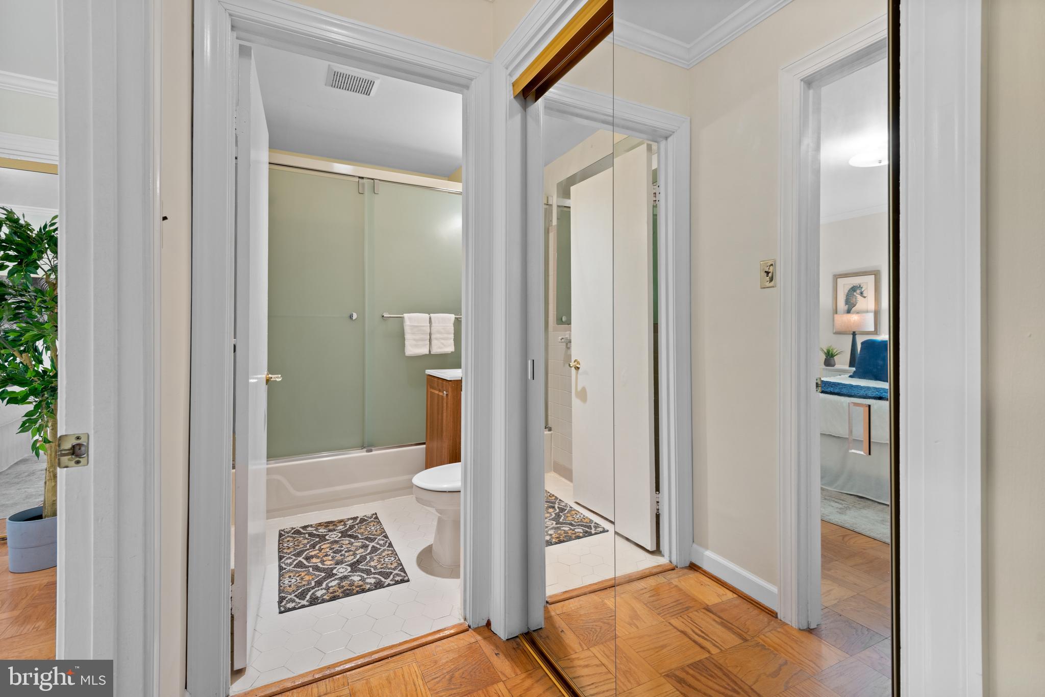 4570 MacArthur Boulevard Northwest, Unit 105 Washington, DC 20007 - Photo 16 of 20 Bathroom