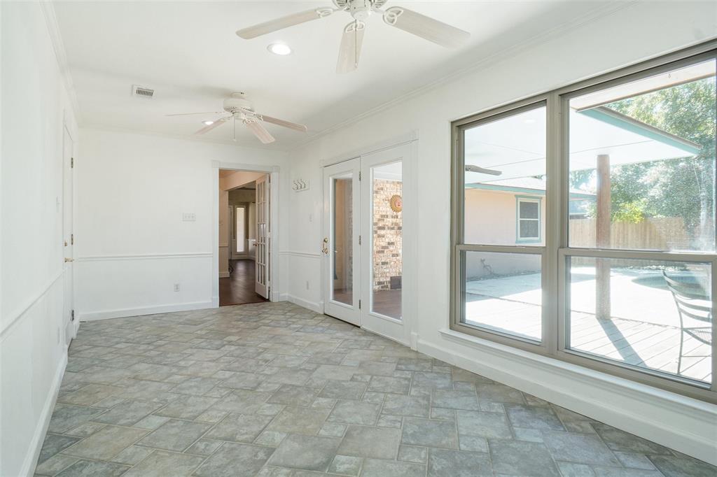 2109 Malone Street Denton, TX 76201 - Photo 23 of 36 an empty room with windows and closet