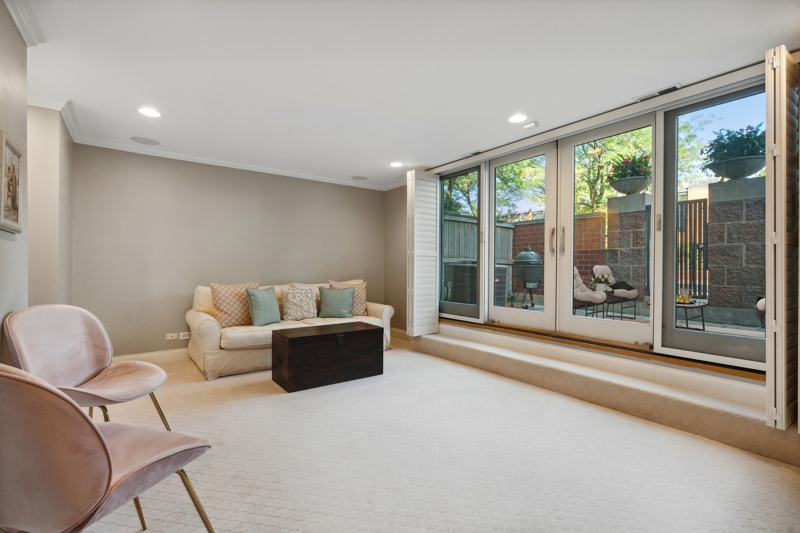 641 West Willow Street, Unit 105 Chicago, IL 60614 - Photo 15 of 37 a living room with furniture and a large window