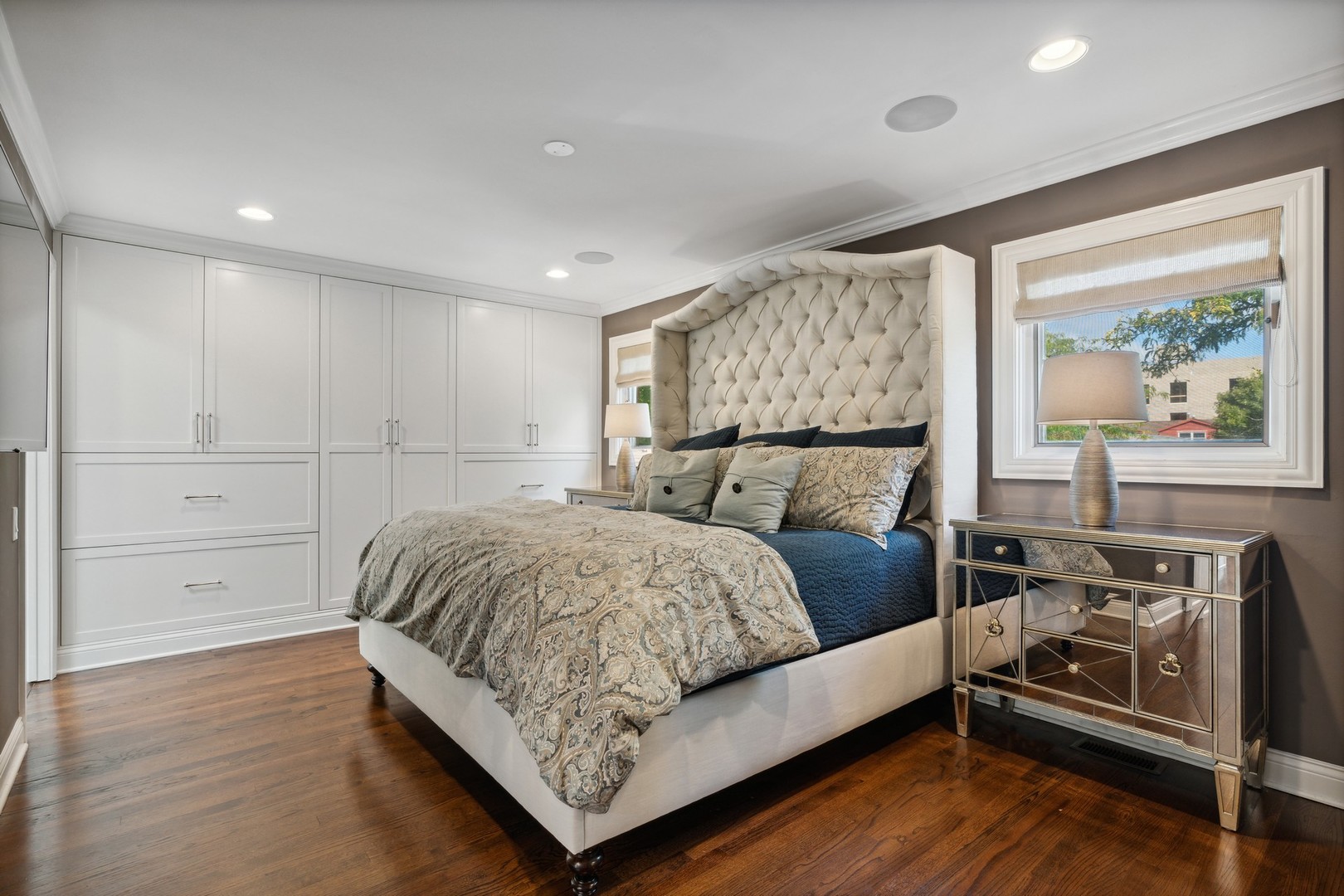 641 West Willow Street, Unit 105 Chicago, IL 60614 - Photo 18 of 37 a bedroom with a bed and wooden floor
