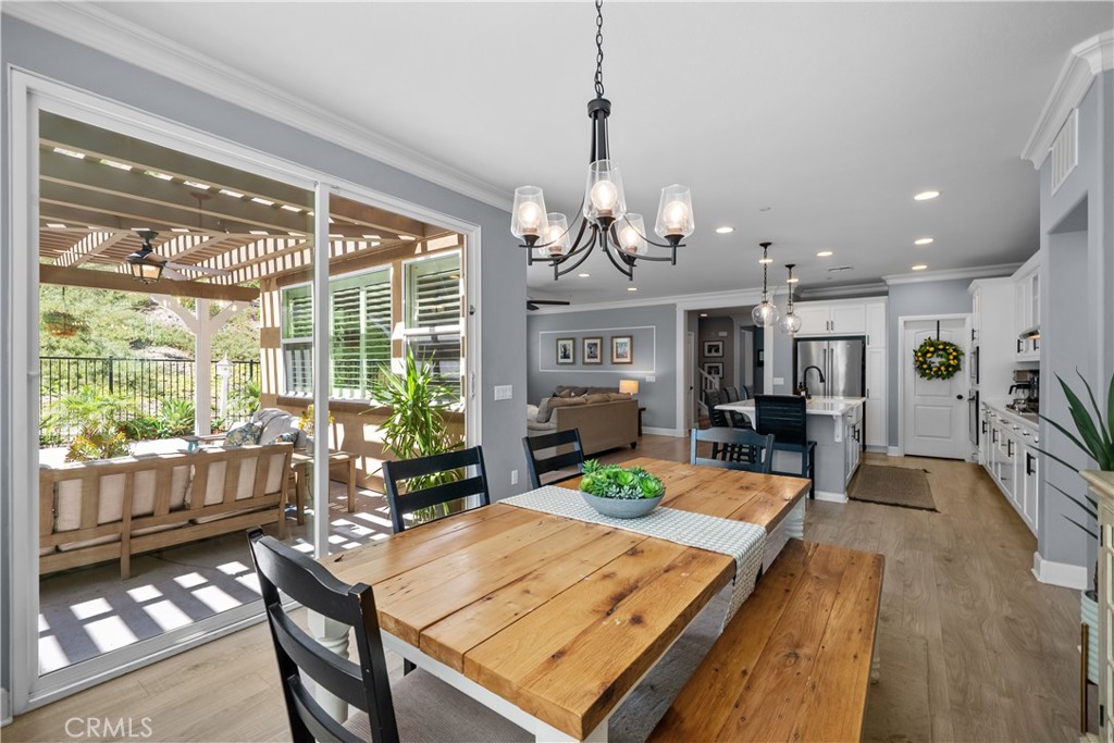 28200 Nield Court Saugus, CA 91350 - Photo 13 of 47