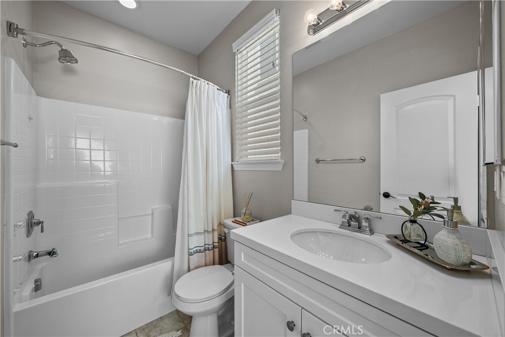 28200 Nield Court Saugus, CA 91350 - Photo 17 of 47