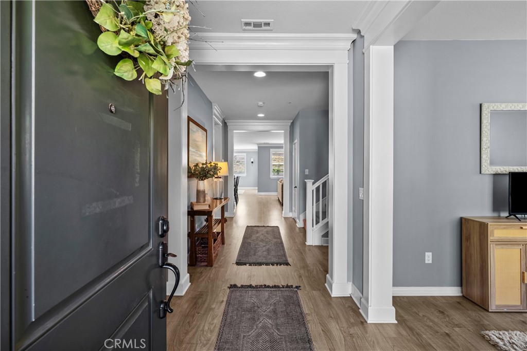 28200 Nield Court Saugus, CA 91350 - Photo 2 of 47