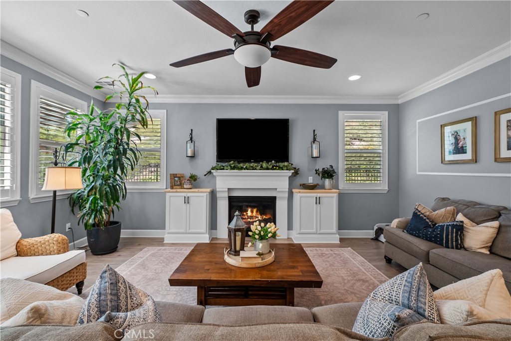 28200 Nield Court Saugus, CA 91350 - Photo 5 of 47