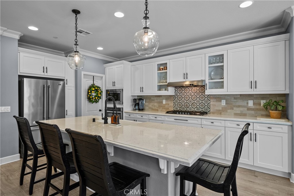 28200 Nield Court Saugus, CA 91350 - Photo 8 of 47