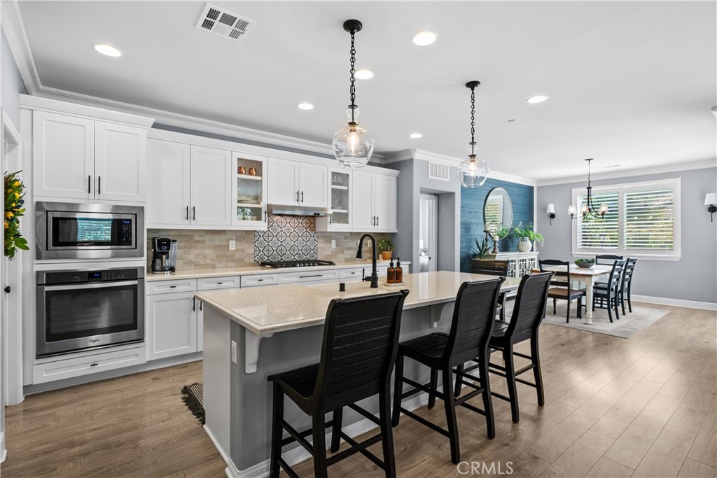 28200 Nield Court Saugus, CA 91350 - Photo 9 of 47