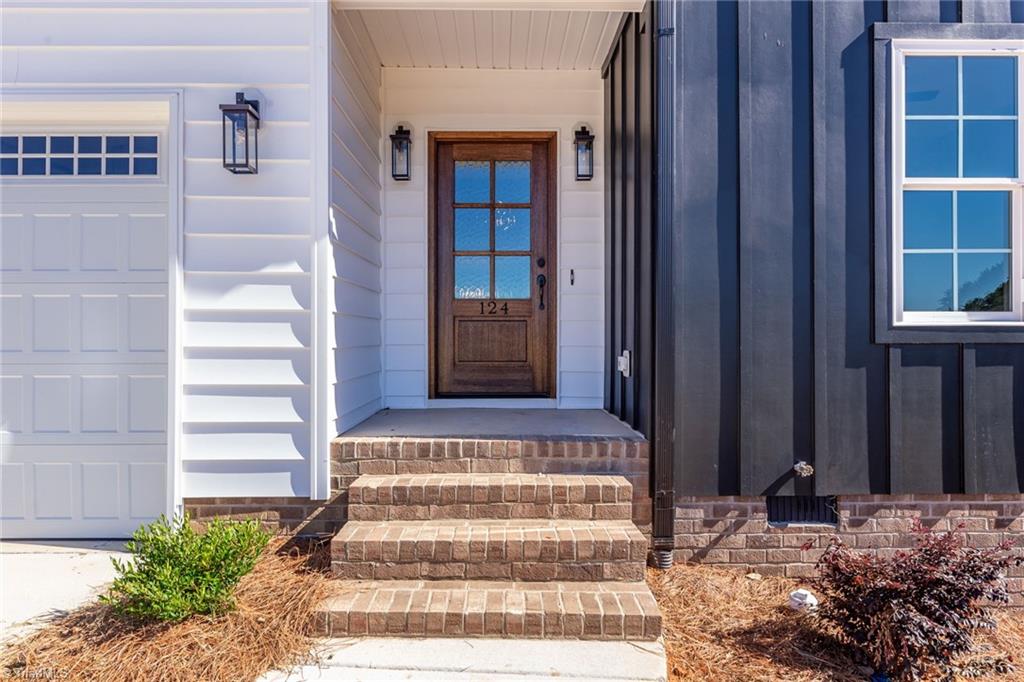 124 Mountain Ridge Court King, NC 27021 - Photo 3 of 41 Gallery Image 3