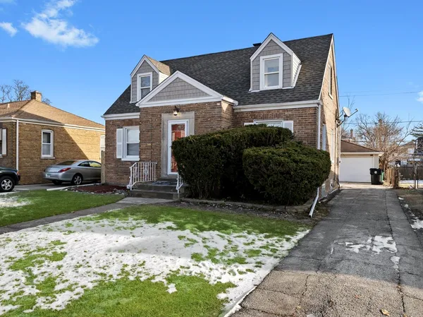 $299,900 | 2433 South 17th Avenue, Broadview, IL 60155