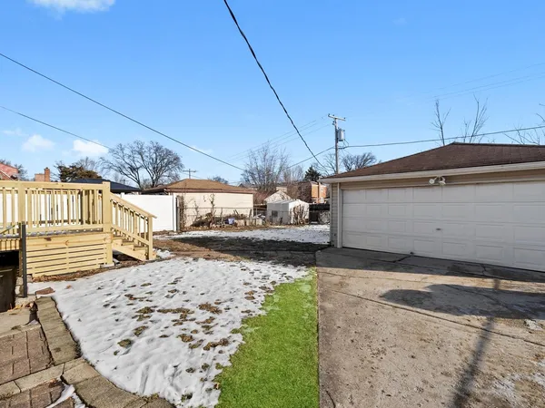 $299,900 | 2433 South 17th Avenue, Broadview, IL 60155