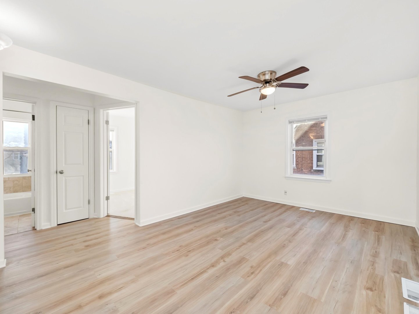 2433 South 17th Avenue Broadview, IL 60155 - Photo 5 of 29