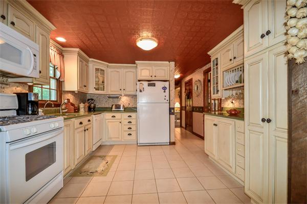 6 Blackmore Pond Road Wareham, MA 02576 - Photo 11 of 13 Gallery Image 11