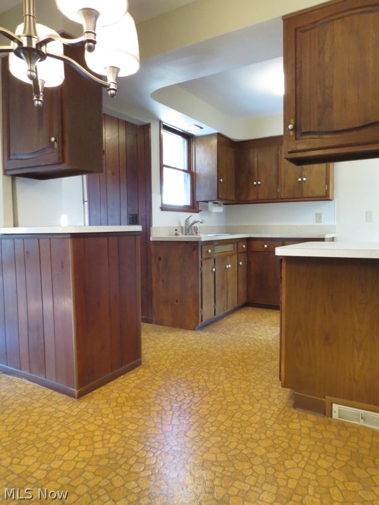 2002 Lorimer Road Cleveland, OH 44134 - Photo 8 of 25