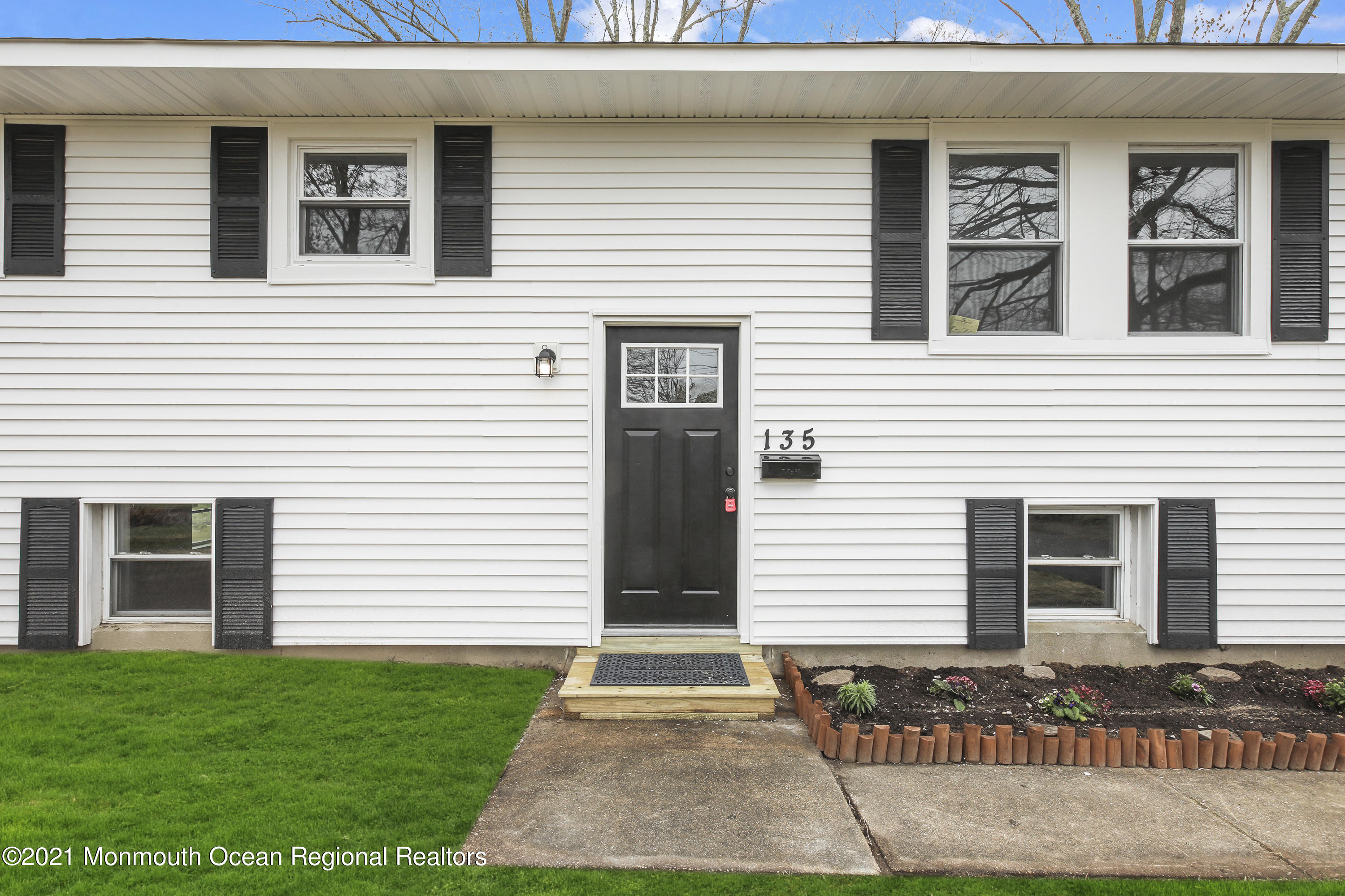 135 Darien Road Howell, NJ 07731 - Photo 4 of 29 5W5A9828