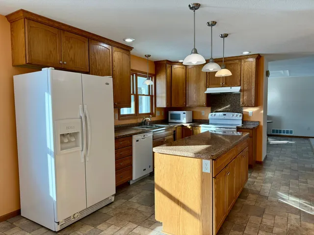 $400,000 | 14490 Highway 12, Kerkhoven, MN 56252